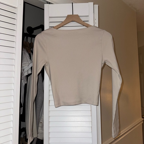 Abercrombie ‘V-Neck Twist Draped Top’ in Cream White - Picture 4 of 6